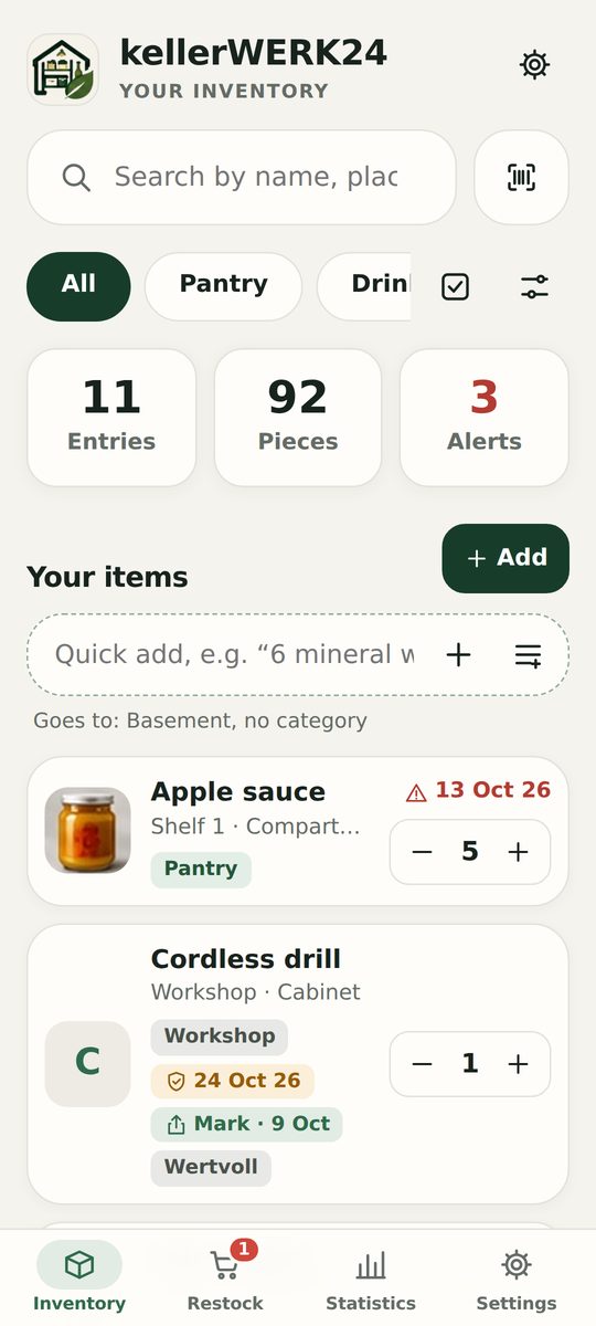 App home screen: tiles with entries, pieces and alerts, below the items with photo, place, category and quantity.