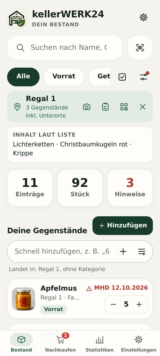 Ein Regal nach dem Scannen des QR-Etiketts: Inhaltsliste und die Gegenstände darin.